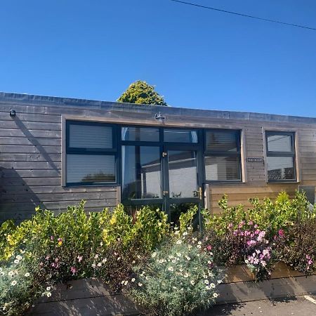 1-Bedroom Chalet With Parking On Site Looe Exterior foto